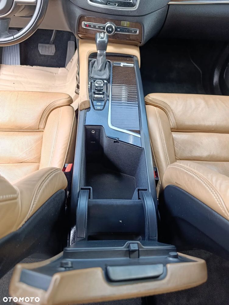 Volvo XC 90 - 13