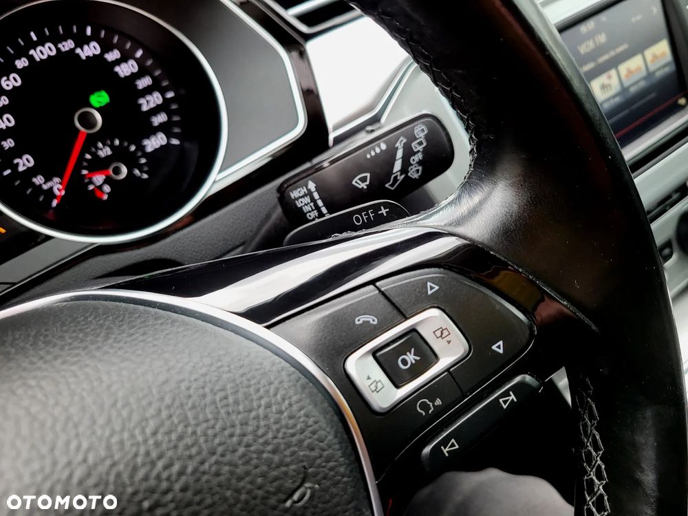 Volkswagen Passat - 37