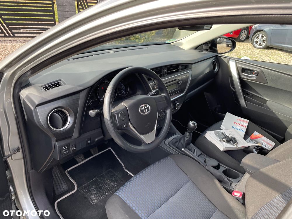 Toyota Auris - 13