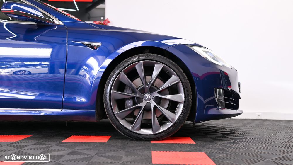 Tesla Model S - 14