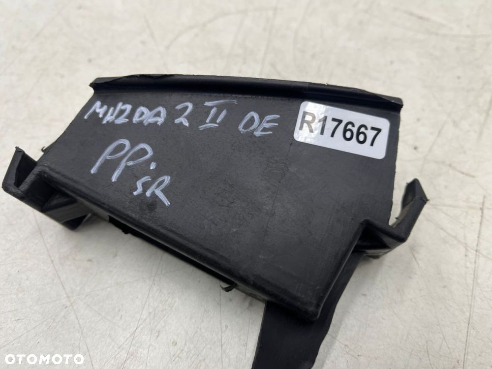 Ślizg Mazda 2 II DE DH 07-12r. prawe przednie środkowe mocowanie wspornik prowadnica zderzaka - 7