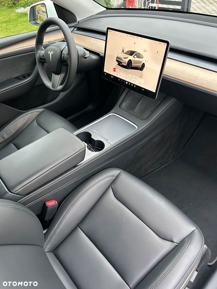 Tesla Model Y Performance Dual Motor AWD - 5