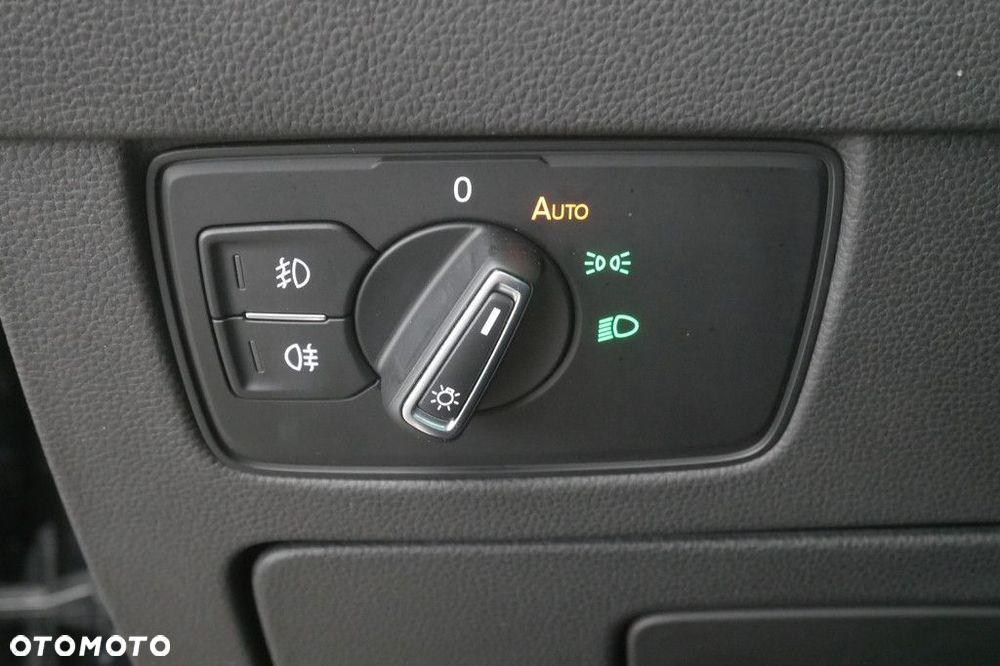 Volkswagen Passat Variant 2.0 TSI Elegance DSG - 32