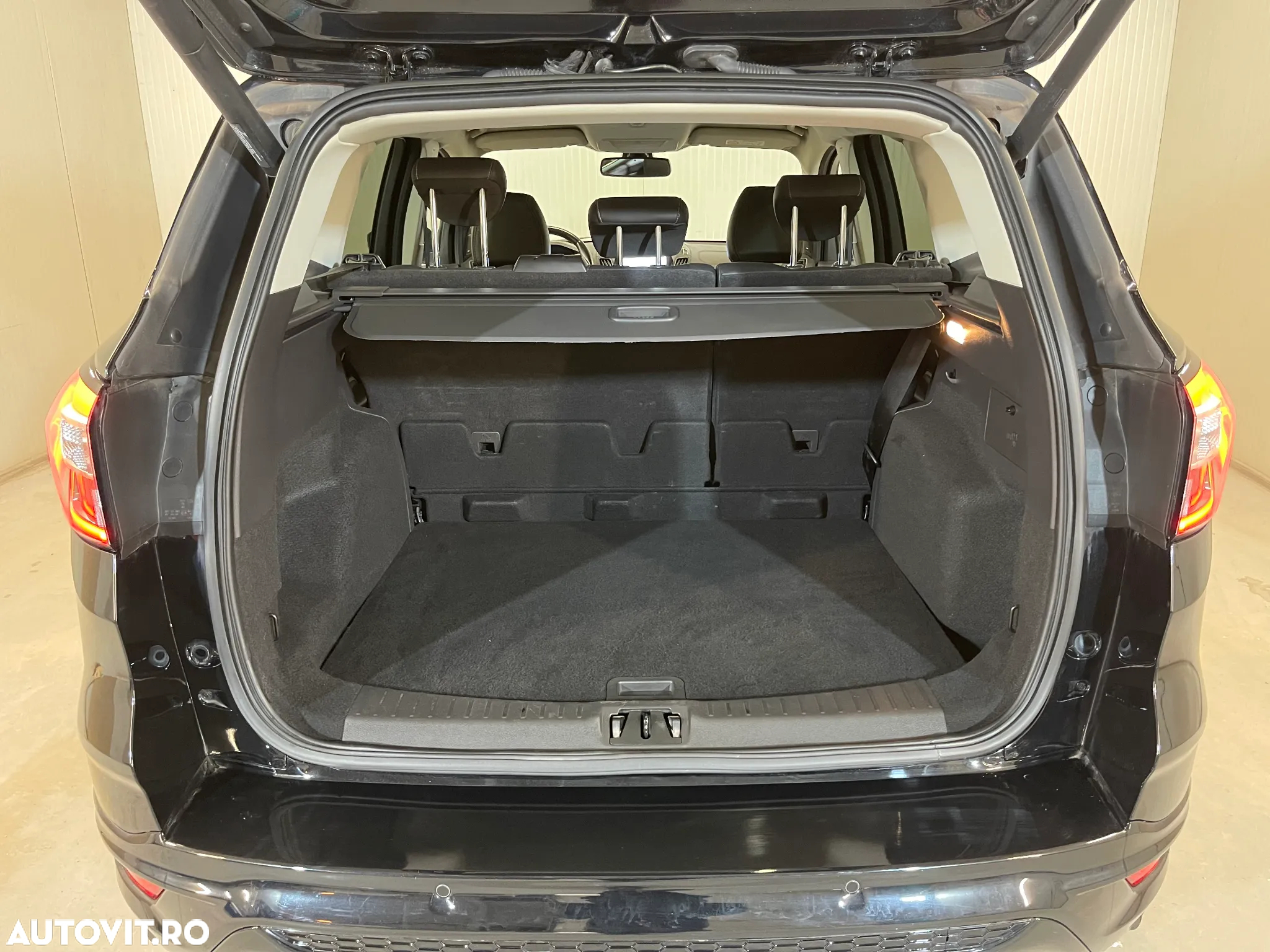 Ford Kuga 2.0 TDCi 4WD Powershift Vignale - 12