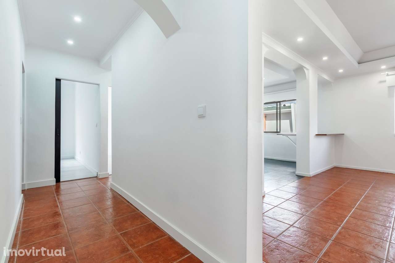 Apartamento T2 c/ Varanda em Agualva, Sintra - Grande imagem: 3/35