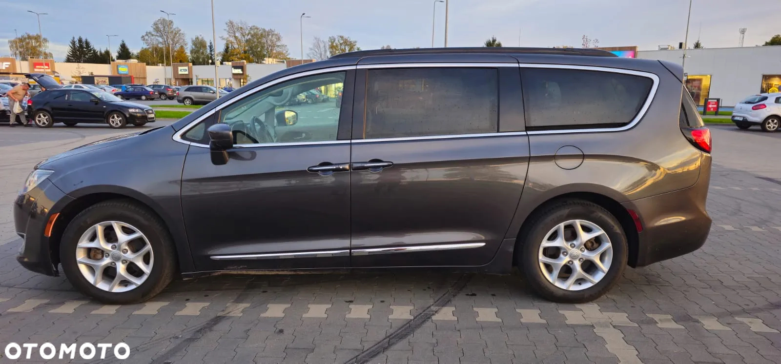 Chrysler Pacifica - 7