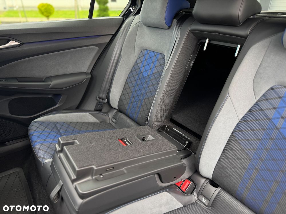 Volkswagen Golf - 24