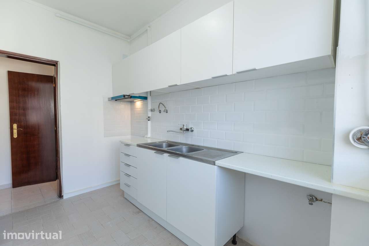 Apartamento T2 com varanda em Amora, Bem localizado - Grande imagem: 2/16