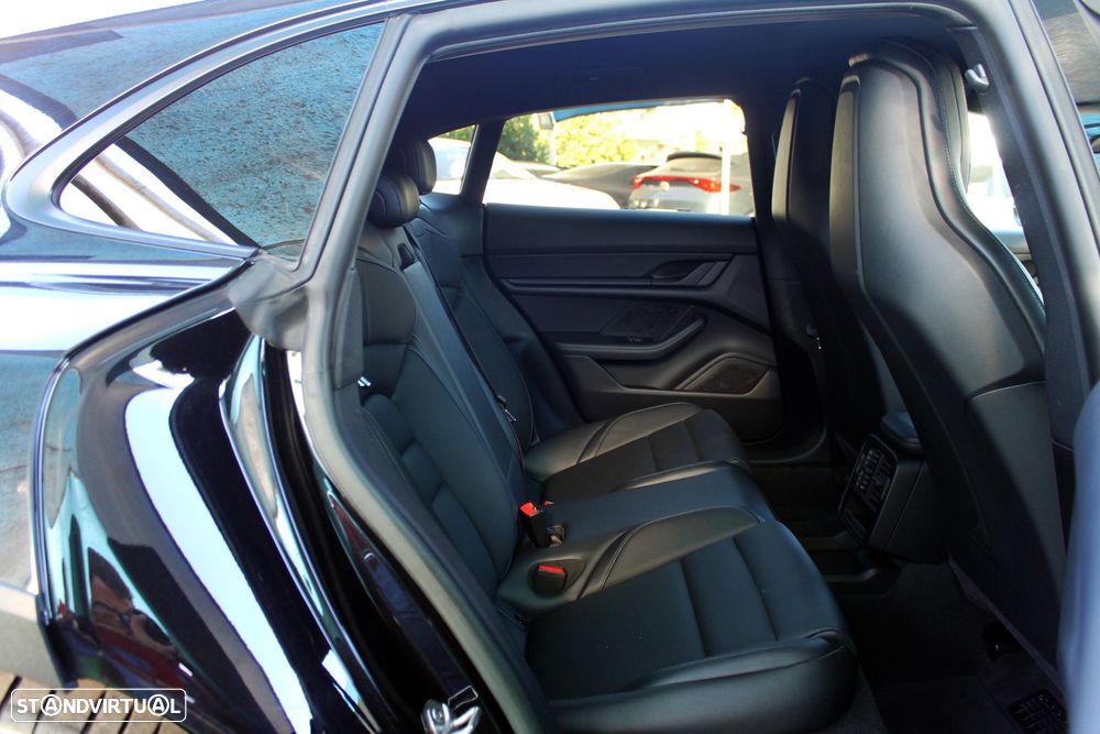 Porsche Taycan Cross Turismo - 48