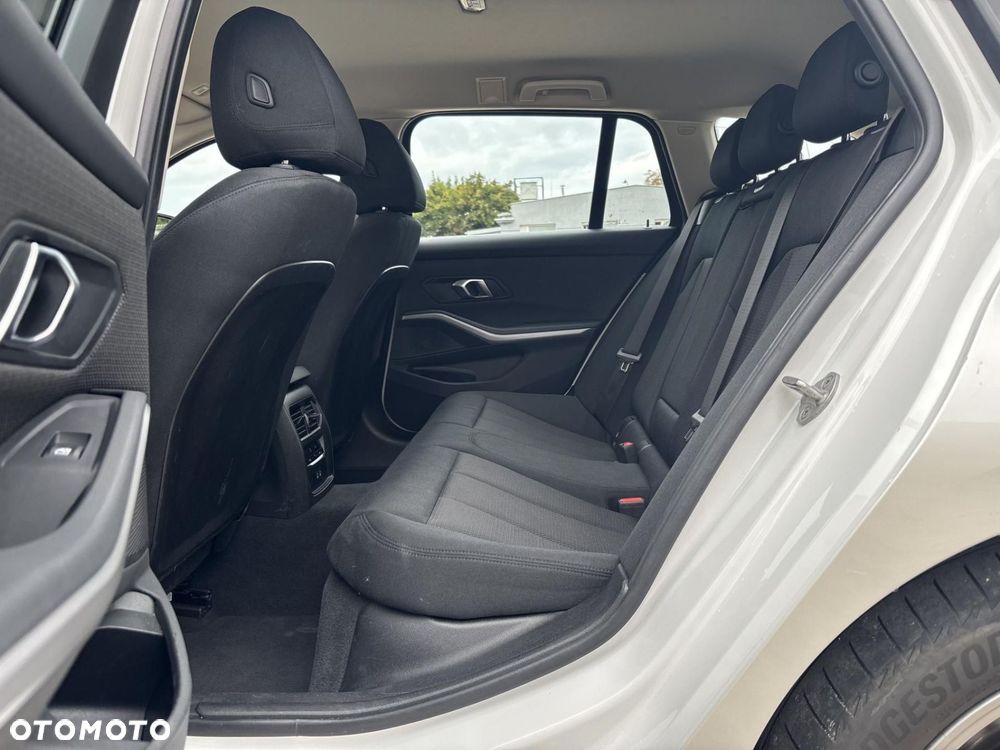BMW Seria 3 - 16