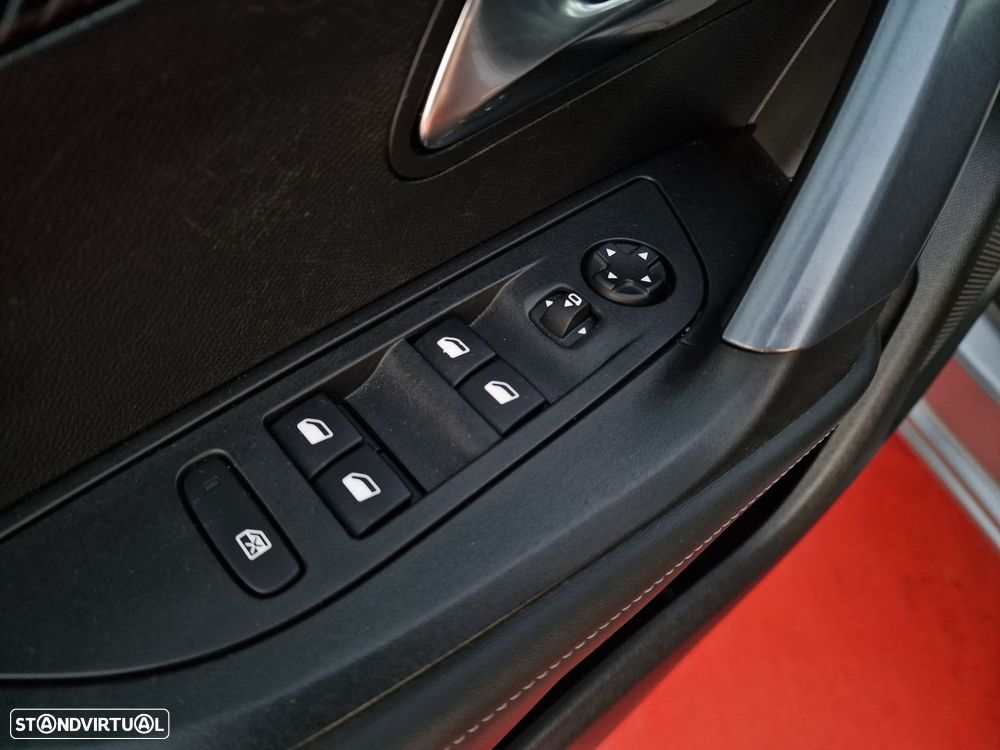 Peugeot 2008 1.2 PureTech Allure - 9