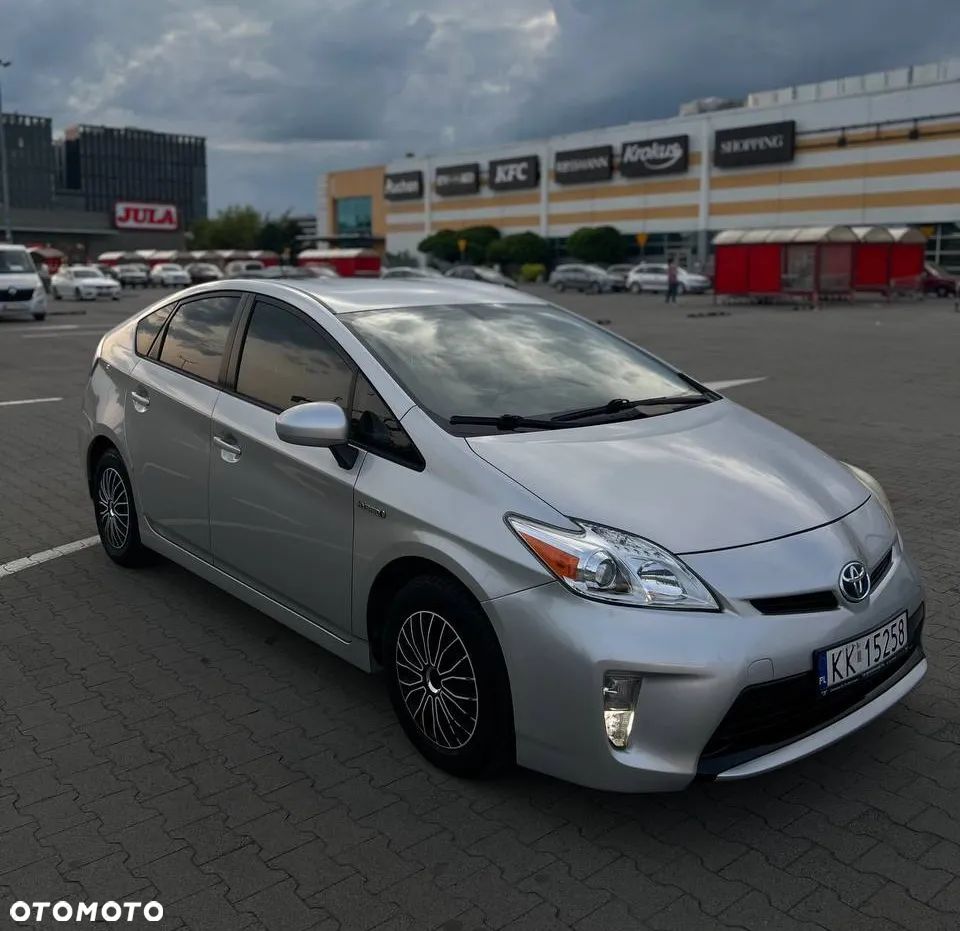 Toyota Prius (Hybrid) Life - 1