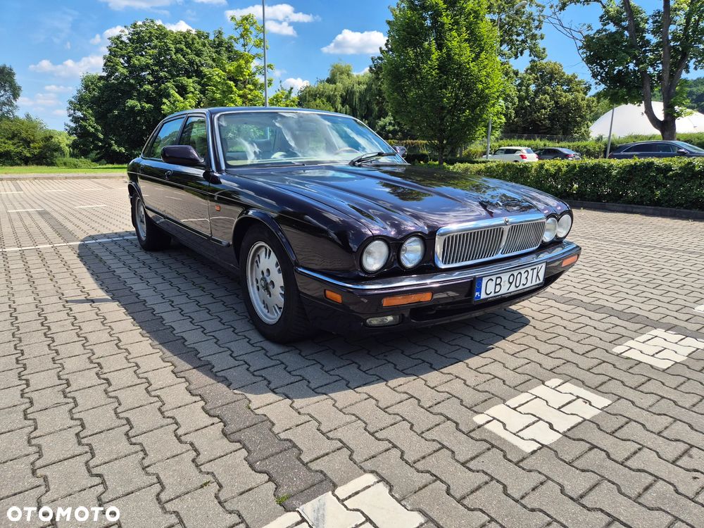 Jaguar XJ - 4