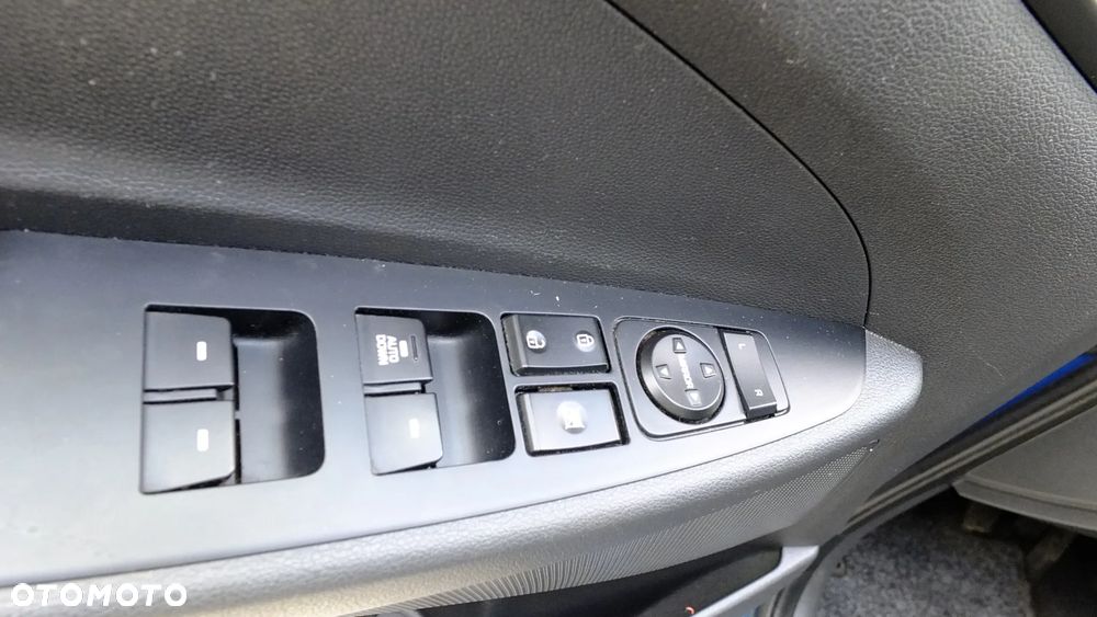 Hyundai Tucson 1.7 CRDI BlueDrive Style 2WD - 20