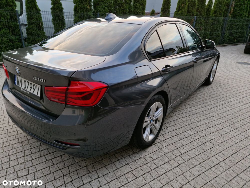 BMW Seria 3 330i xDrive - 8