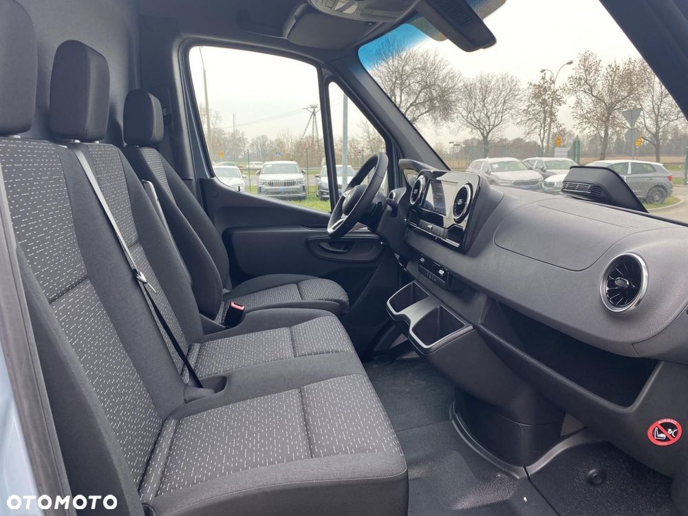 Mercedes-Benz Sprinter - 11