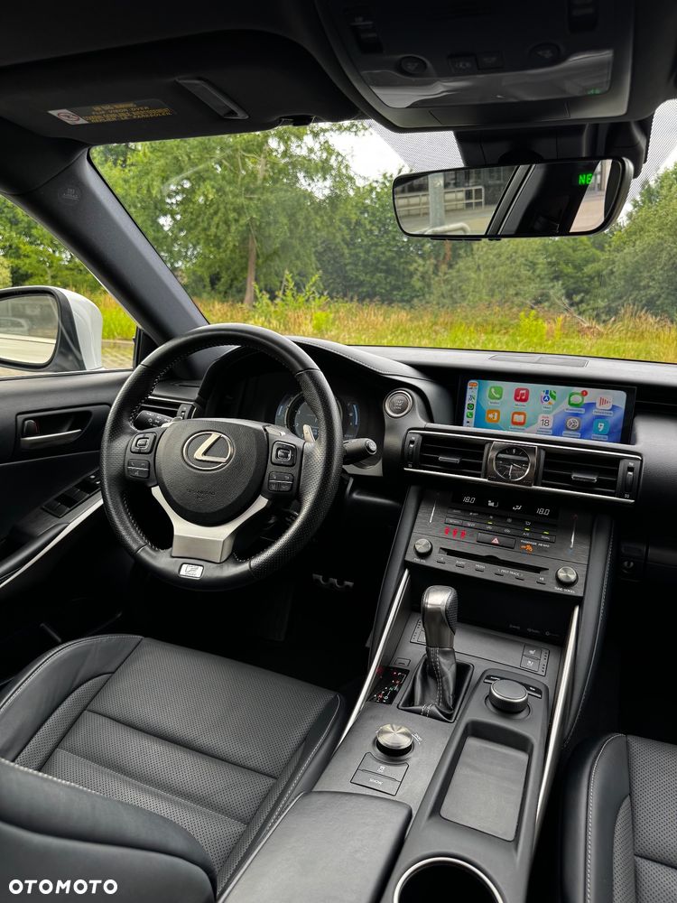 Lexus IS 200t / 300 F Sport - 15