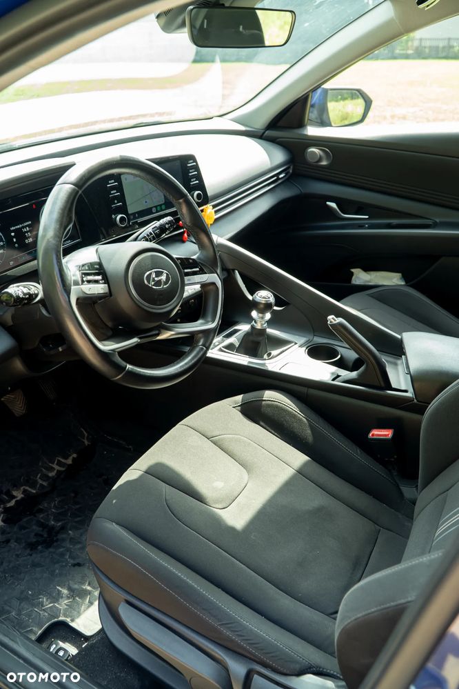 Hyundai Elantra 1.6 Executive - 12