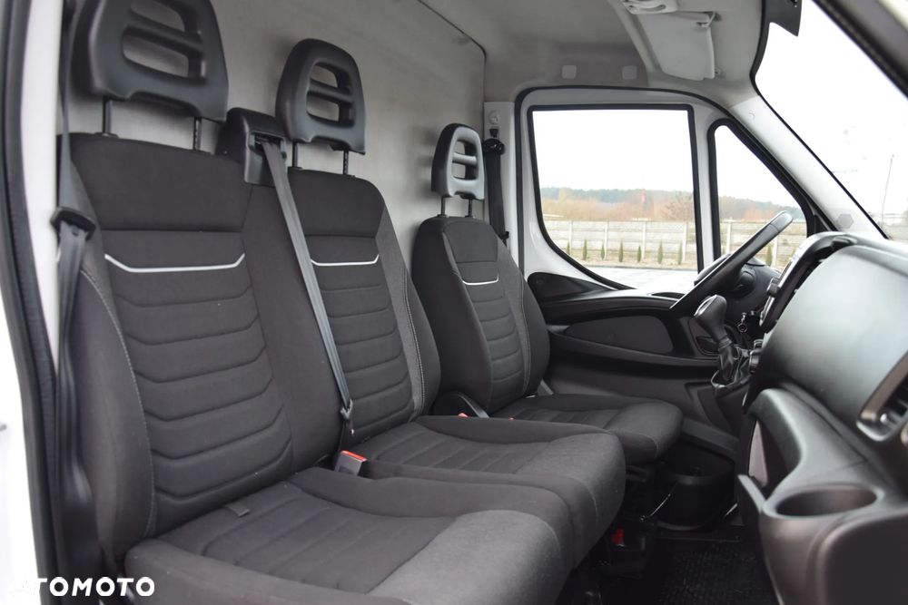 Iveco DAILY MAXI 35S14 / 2.3 - 140 KM / AUTOMAT HI-MATIC / NOWY MODEL / 3 OSOBY / DOSTAWCZE / BLASZAK / KAMERA COFANIA / TEMPOMAT / KLIMA / 2022 / SERWISOWANY / SPROWADZONY Z NIEMIEC - 39