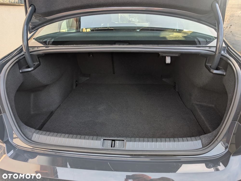 Volkswagen Passat 2.0 TDI SCR Trendline - 27