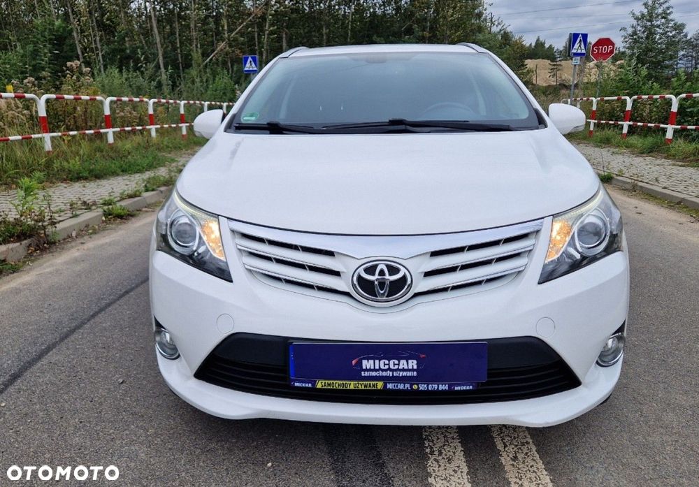 Toyota Avensis Combi 1.8 Business Edition - 13