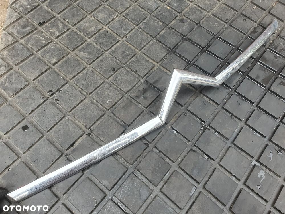 EMBLEMAT GRILL CITROEN C4 09-12 9684731077 - 1