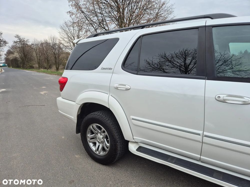 Toyota Sequoia - 32