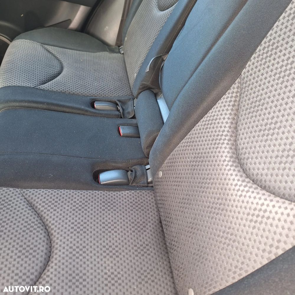 Toyota RAV4 2.2 D-4D 4x4 - 5