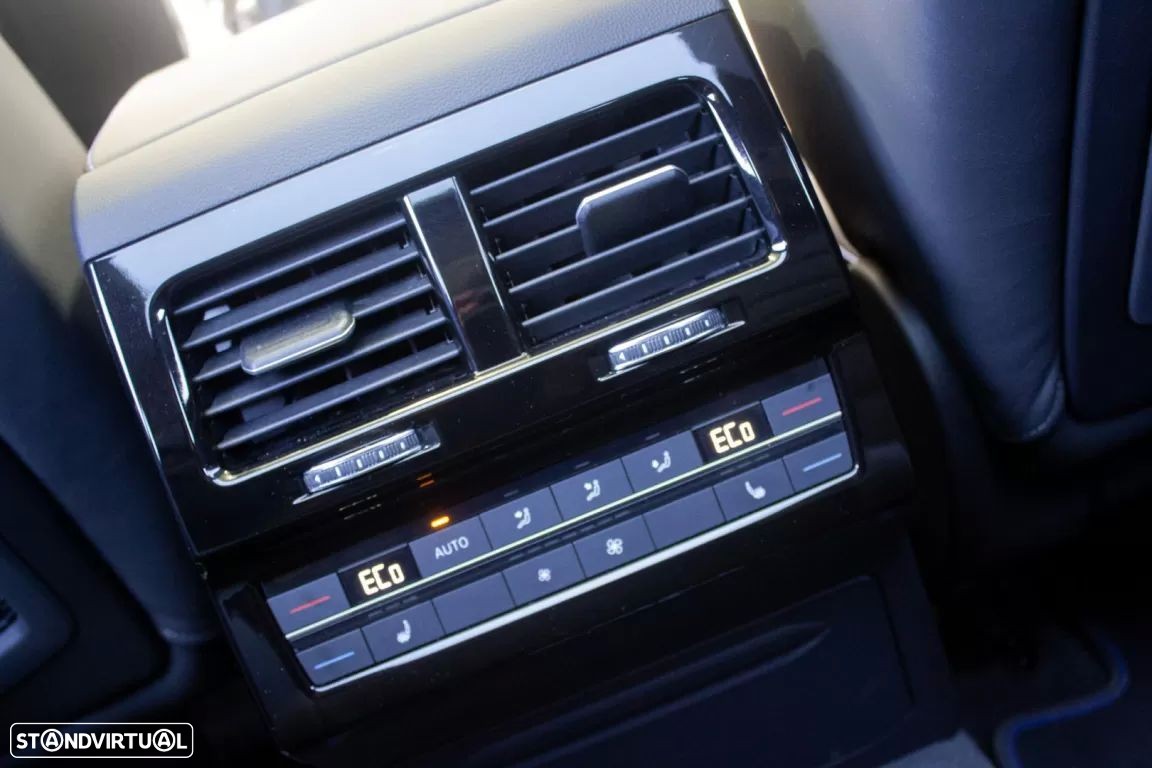 VW Touareg 3.0 TSI e-Hybrid R - 25