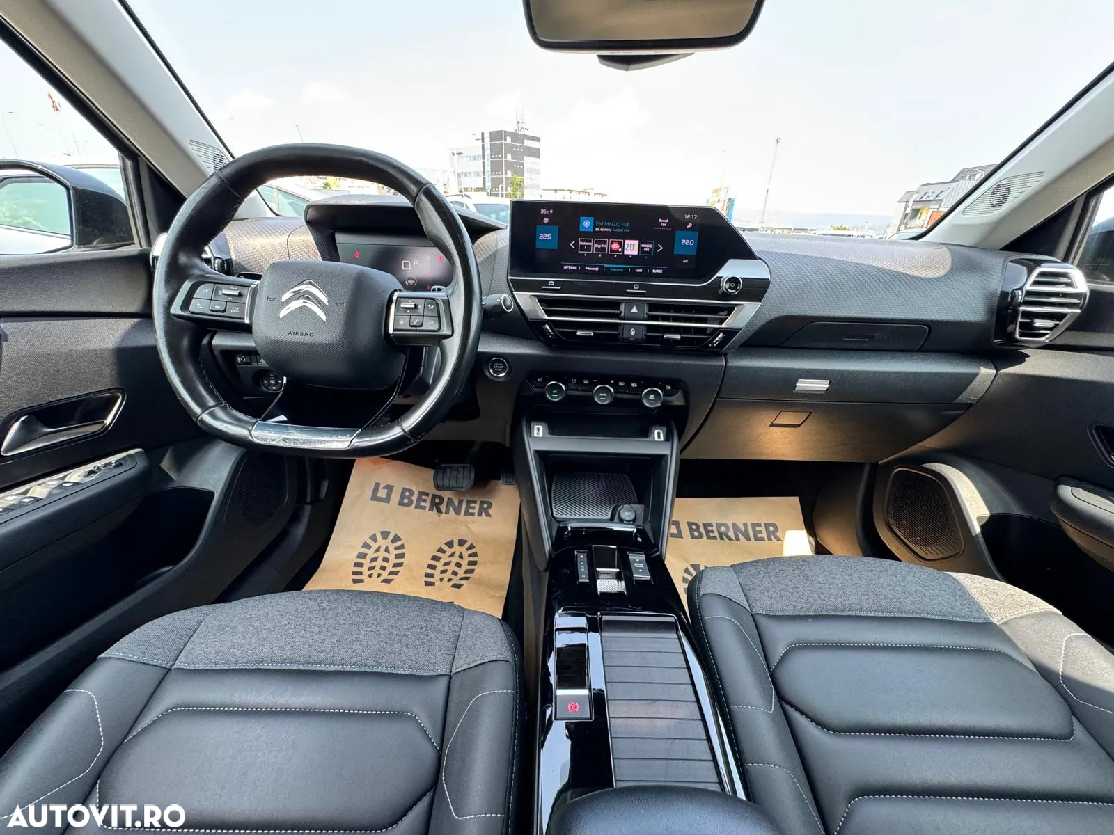 Citroën C4 1.2 PureTech S&S EAT8 Shine - 24