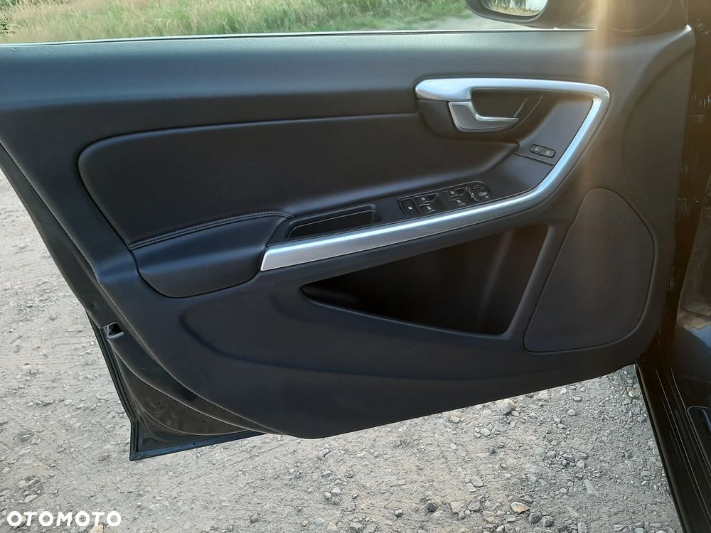 Volvo V60 D3 Geartronic Summum - 30