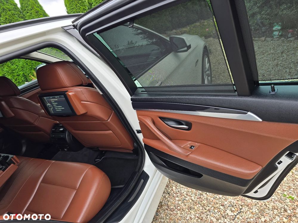 BMW Seria 5 525d Sport-Aut Luxury Line - 19