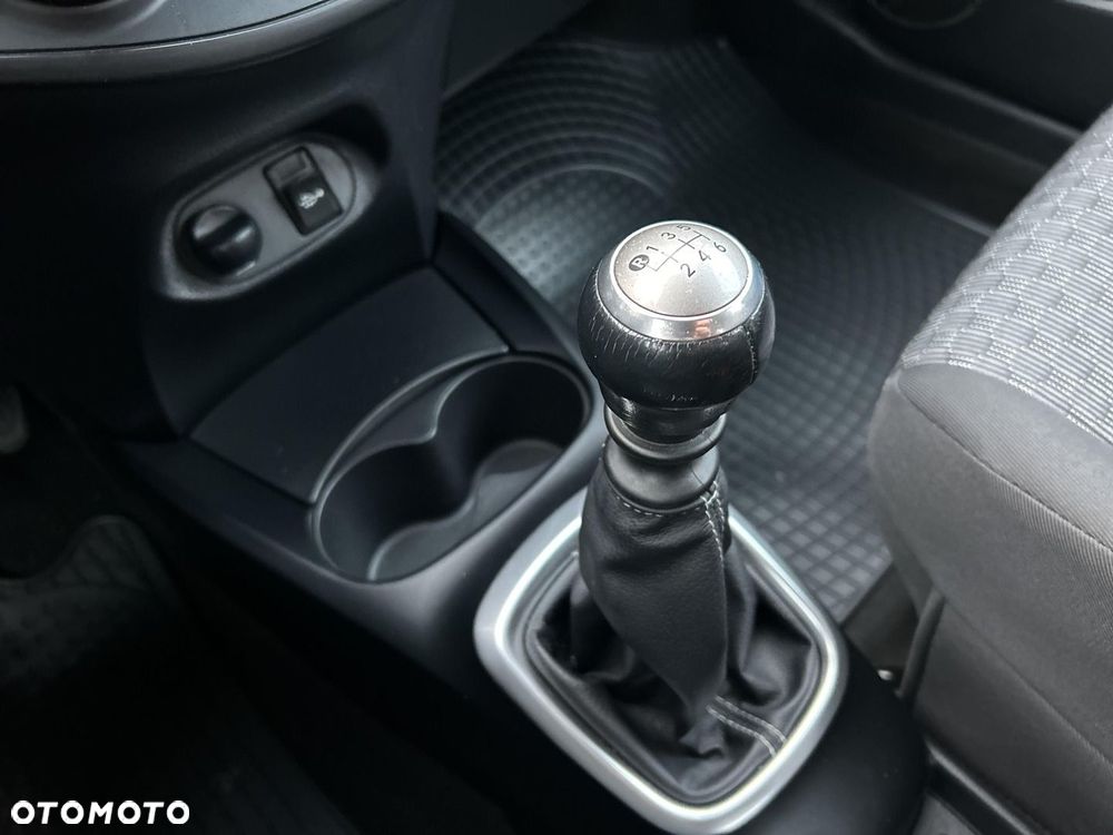 Toyota Yaris 1.33 Premium - 18