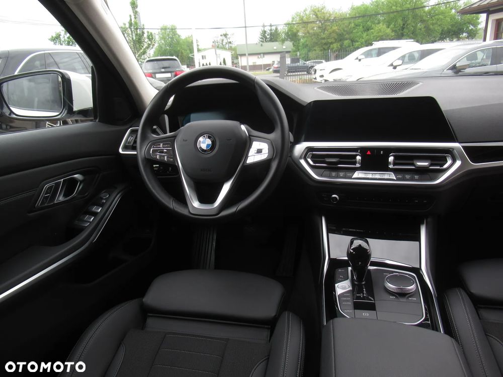 BMW Seria 3 318i Sport Line - 12