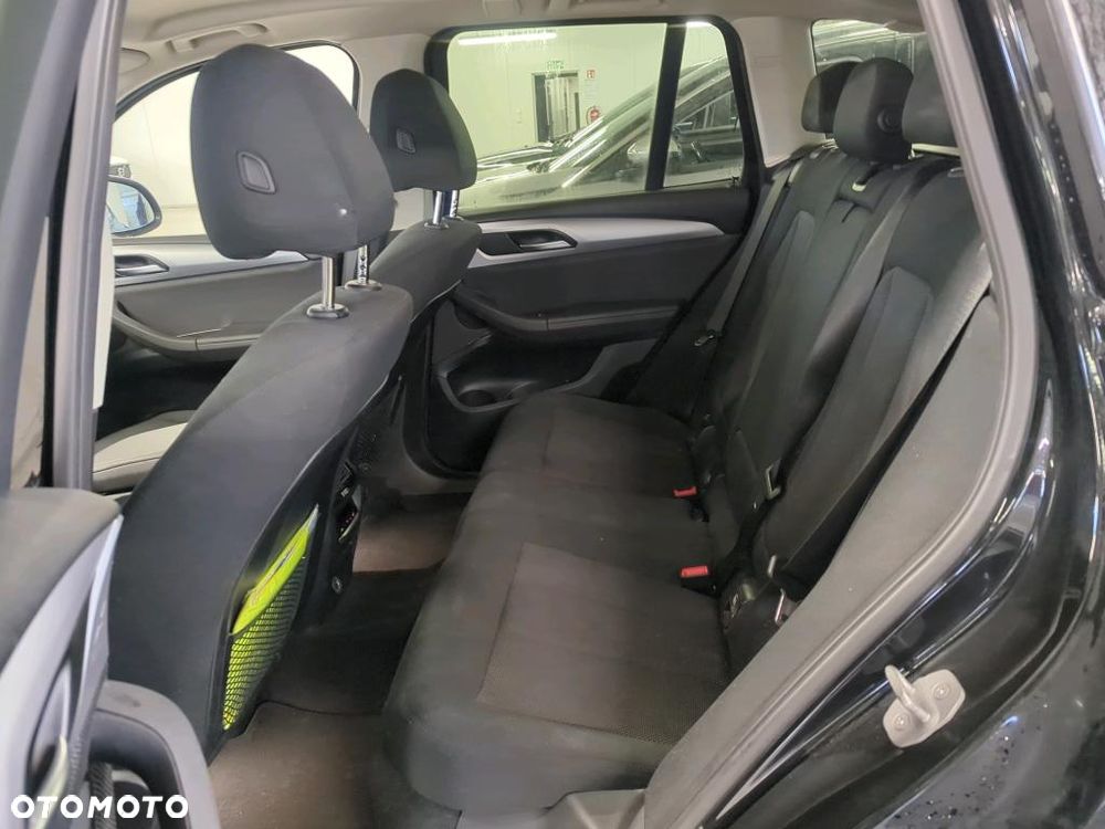 BMW X3 xDrive20i Advantage - 5