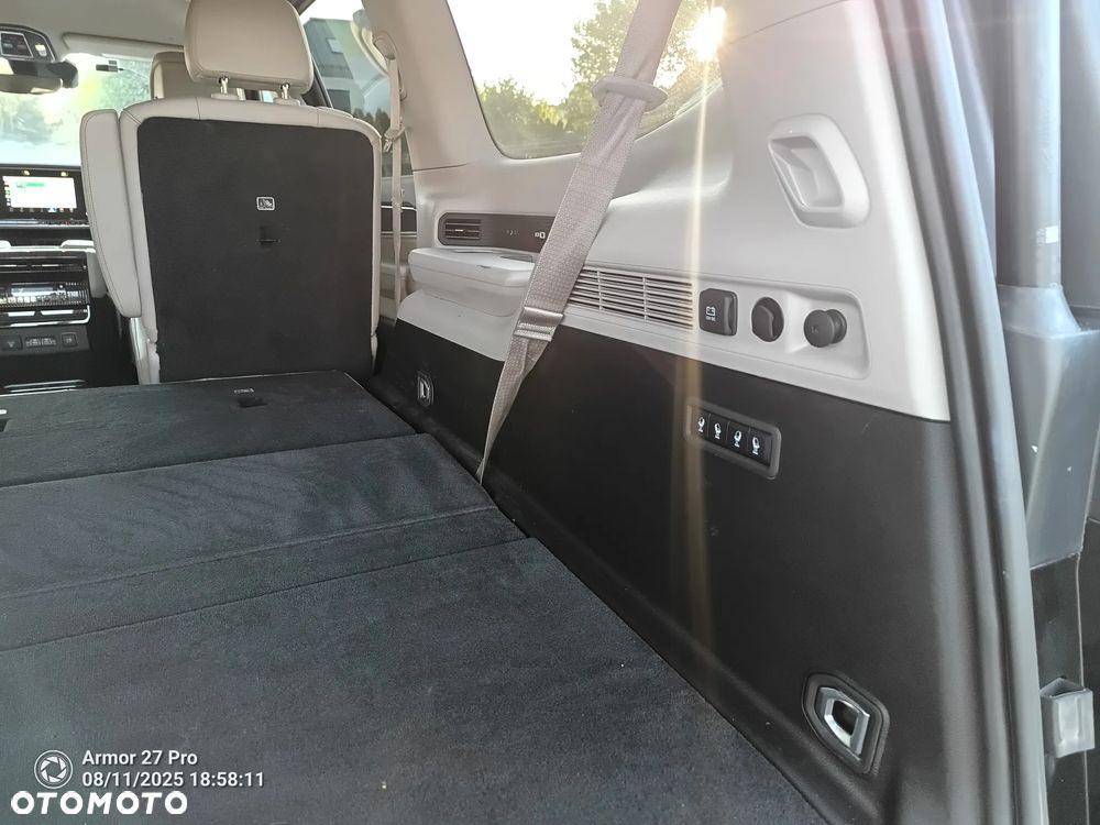 Jeep Wagoneer - 34