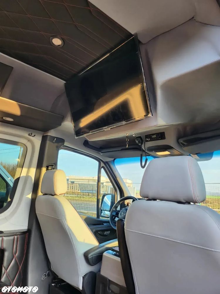 Mercedes-Benz Sprinter - 10