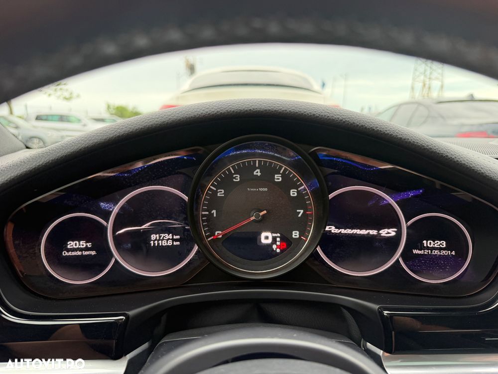 Porsche Panamera 4S Executive - 16
