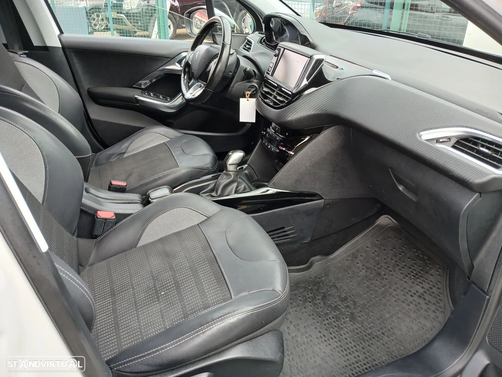 Peugeot 2008 1.2 PureTech Style - 26