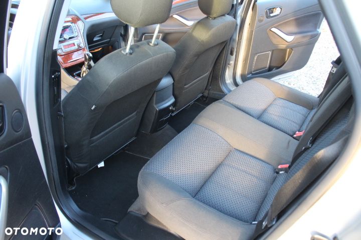 Ford Mondeo 2.0 Ghia X100 / X - 12