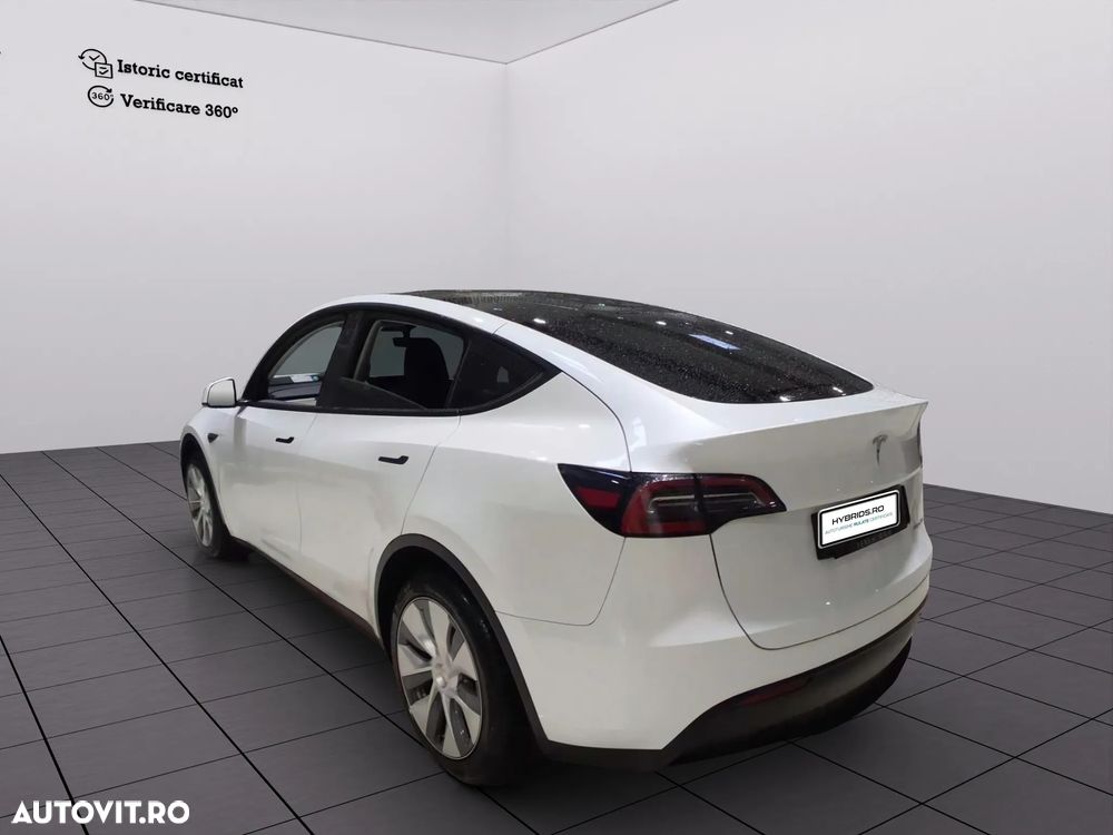 Tesla Model Y - 4