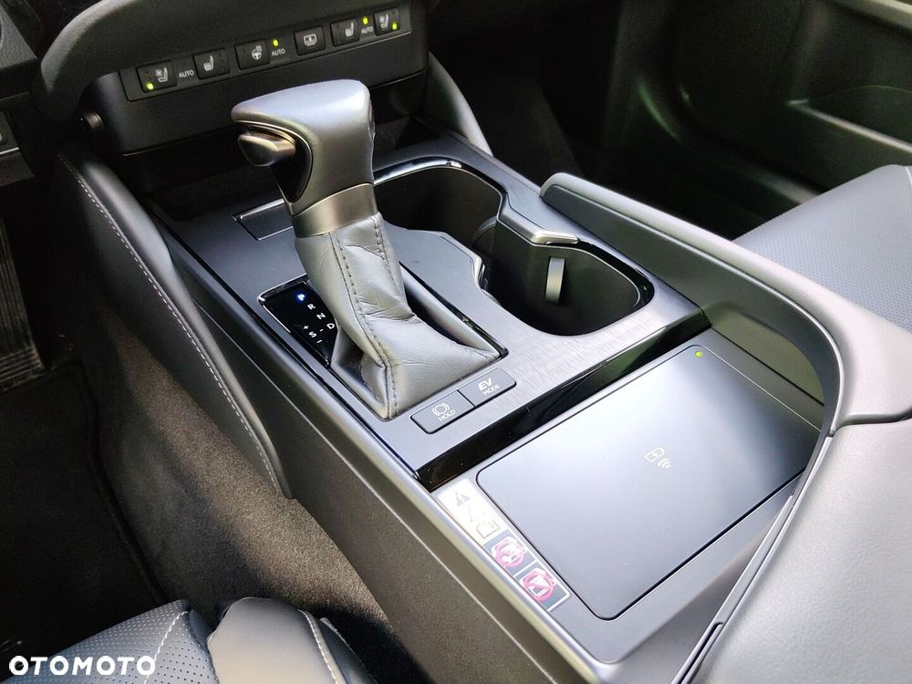 Lexus ES 300h Prestige - 26