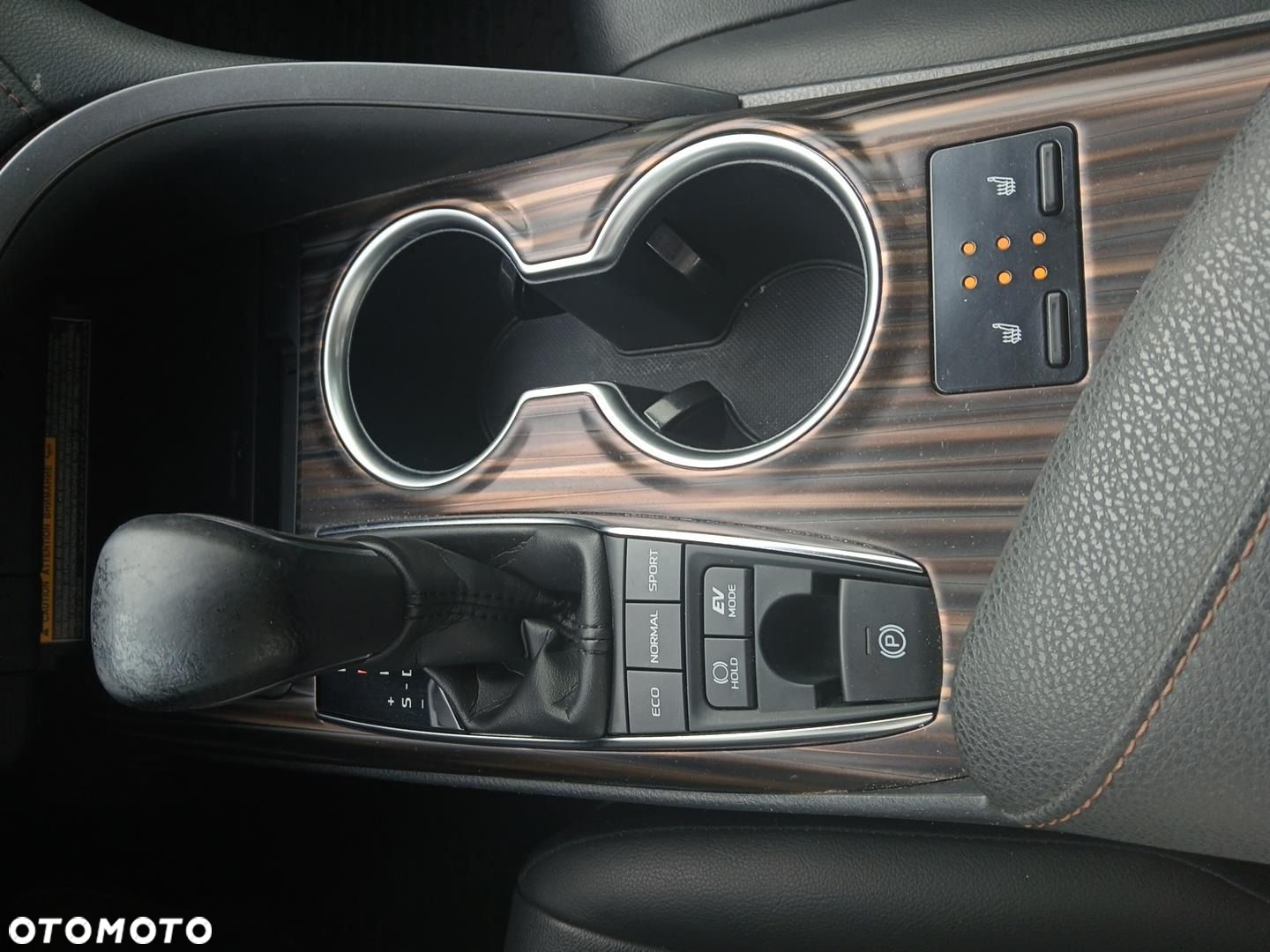 Toyota Camry 2.5 Hybrid Executive CVT - 19