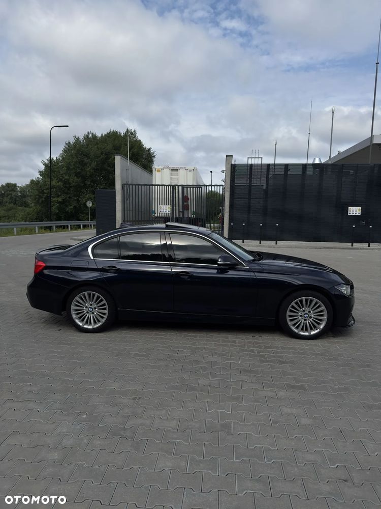 BMW Seria 3 328i xDrive Sport-Aut Luxury Line - 4