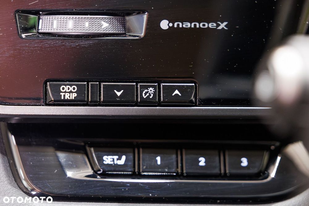 Lexus RX 450h+ Omotenashi - 29