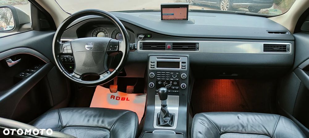 Volvo V70 2.4D Momentum - 7