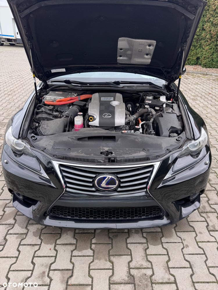 Lexus IS 300h Elegance - 18