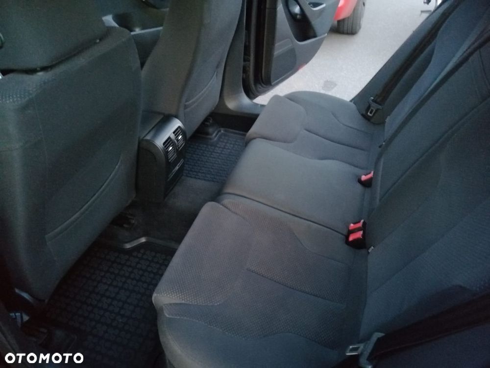 Volkswagen Passat 2.0 TDI Individual - 17