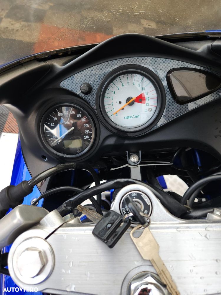 Suzuki SV 650S - 9