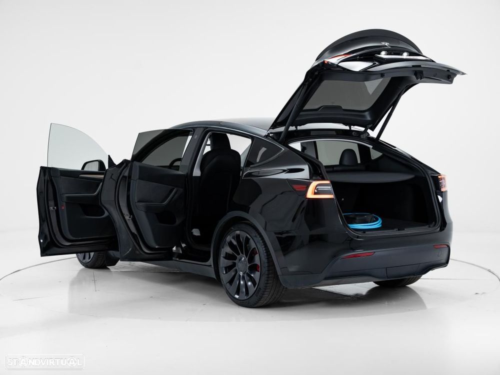 Tesla Model Y Performance Dual Motor AWD - 6